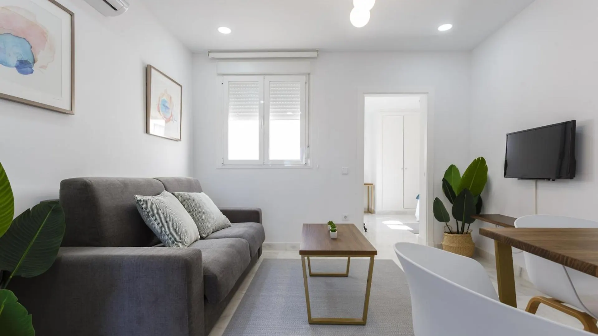Brujula Ground Floor Indoor Apartment By Cadiz4Rentals